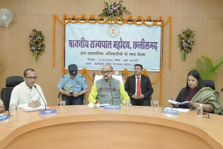 राज्यपाल ने ली प्रशासनिक अधिकारियों के साथ बैठक