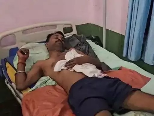 पुलिसकर्मी ने पड़ोसी को चाकू मारा, हालत गंभीर