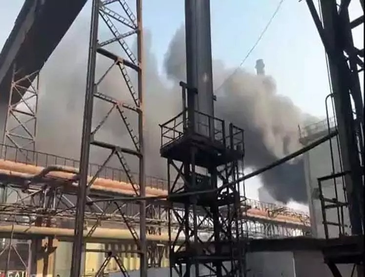 भिलाई इस्पात संयंत्र में लगी भीषण आग, मची अफरा-तफरी