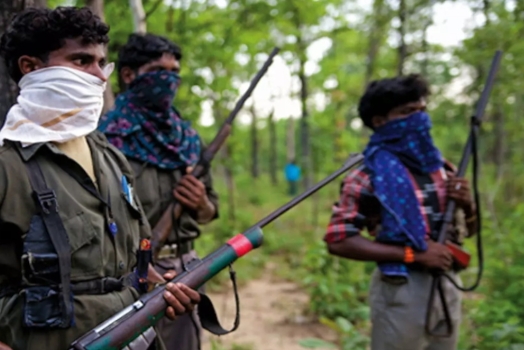 Chhattisgarh Naxal  Encounter: दंतेवाड़ा-बीजापुर सीमा पर सुरक्षाबलों और नक्सलियों के बीच मुठभेड़, 3 नक्सली मारे गए, गोला-बारूद भी बरामद