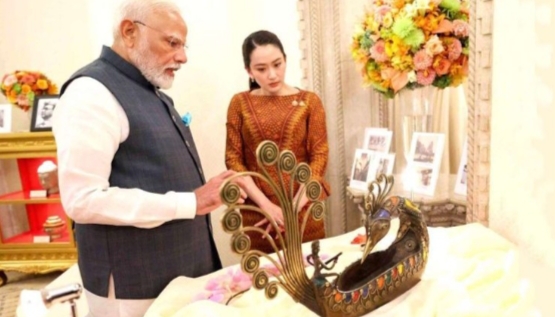 प्रधानमंत्री मोदी ने बढ़ाया छत्तीसगढ़ का मान, थाईलैंड की प्रधानमंत्री को भेंट की डोकरा पीतल की ‘मोर नाव’…