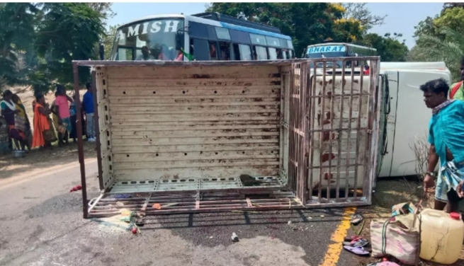 बस्तर पंडुम में शामिल होने दंतेवाड़ा आ रहे ग्रामीणों से लदी पिकअप पलटी, 25 घायल, 6 की हालत गंभीर…