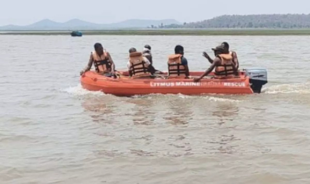 तेज आंधी-तूफान के बीच तांदुला डेम में मछली पकड़ने गया मछुआरा हुआ लापता, तलाश में जुटी गोताखोरों की टीम
