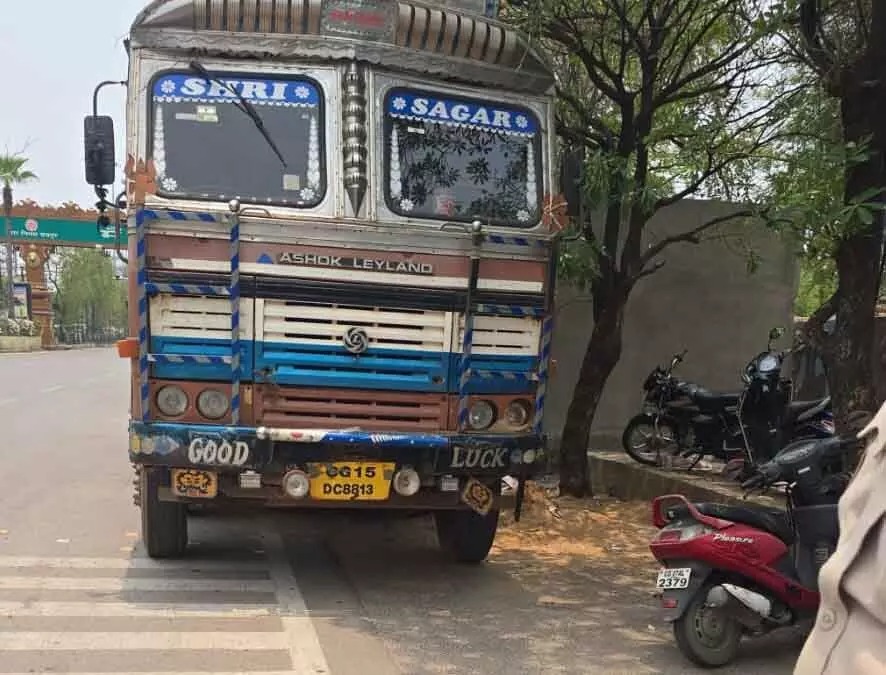 नेशनल हाइवे पर ट्रक ने स्कूटी सवार युवती को रौंदा, मौके पर हुई मौत…